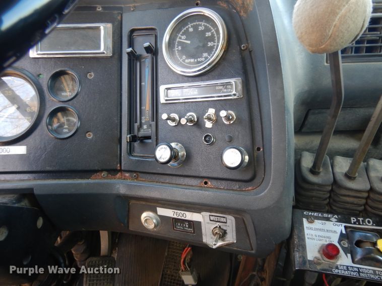 image for item ER9908 1995 Ford L8000 dump truck