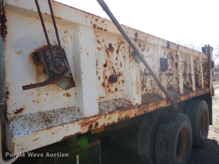 image for item ER9908 1995 Ford L8000 dump truck