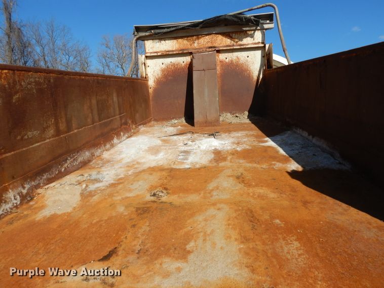 image for item ER9908 1995 Ford L8000 dump truck