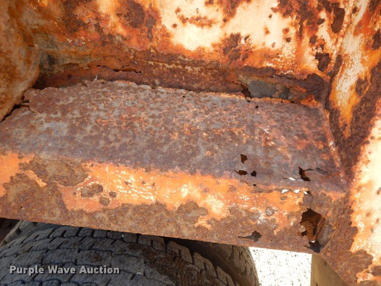 image for item ER9908 1995 Ford L8000 dump truck