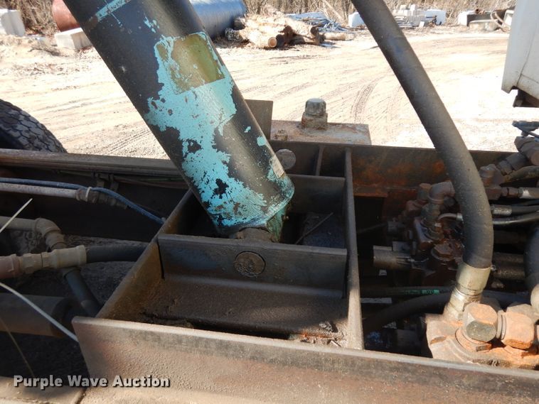 image for item ER9908 1995 Ford L8000 dump truck