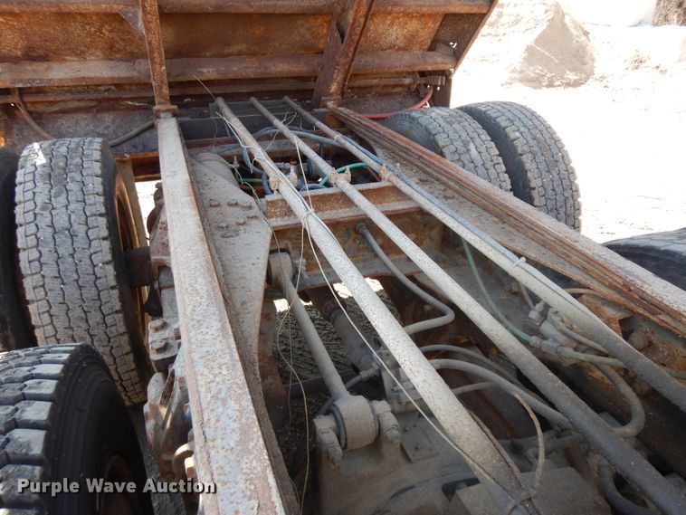 image for item ER9908 1995 Ford L8000 dump truck