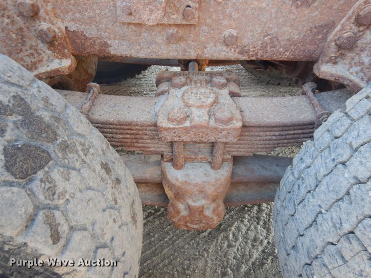 image for item ER9908 1995 Ford L8000 dump truck