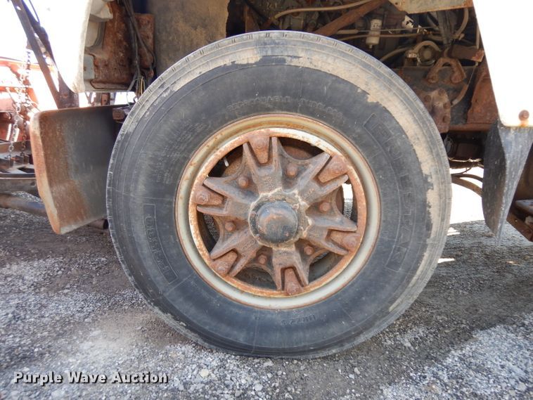 image for item ER9908 1995 Ford L8000 dump truck