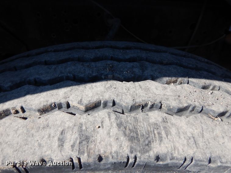 image for item ER9908 1995 Ford L8000 dump truck