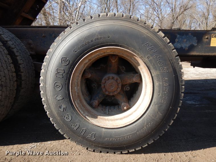 image for item ER9908 1995 Ford L8000 dump truck