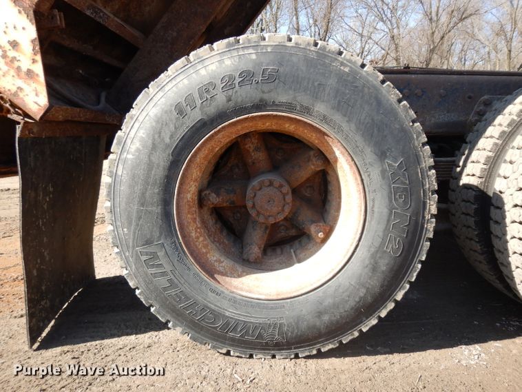 image for item ER9908 1995 Ford L8000 dump truck