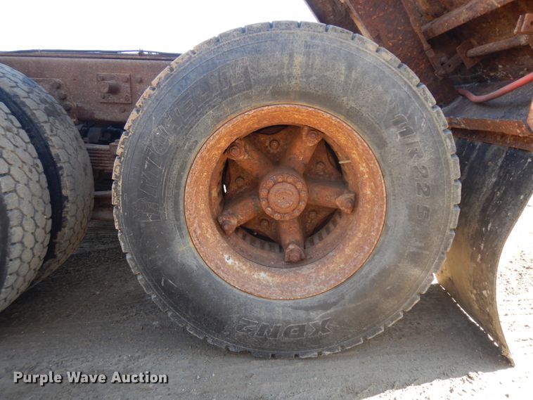 image for item ER9908 1995 Ford L8000 dump truck