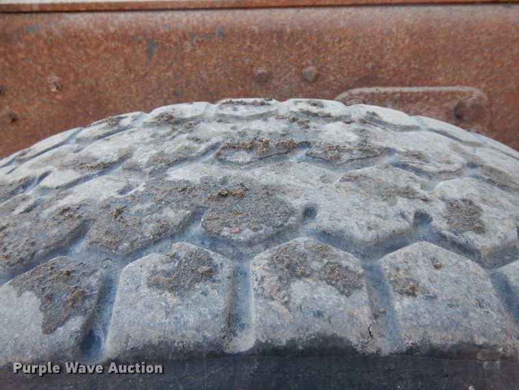 image for item ER9908 1995 Ford L8000 dump truck