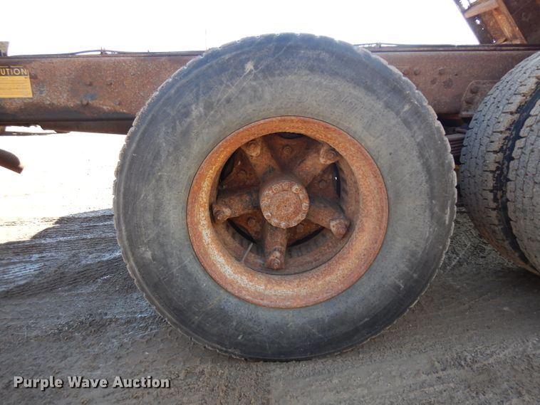 image for item ER9908 1995 Ford L8000 dump truck