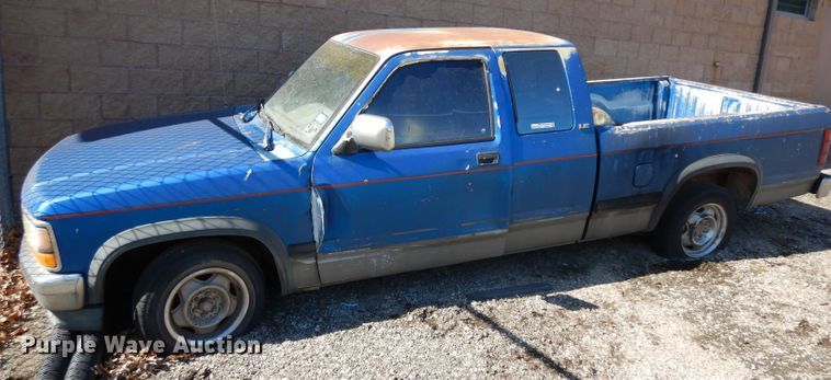 image for item ER9916 1992 Dodge Dakota Club Cab pickup truck