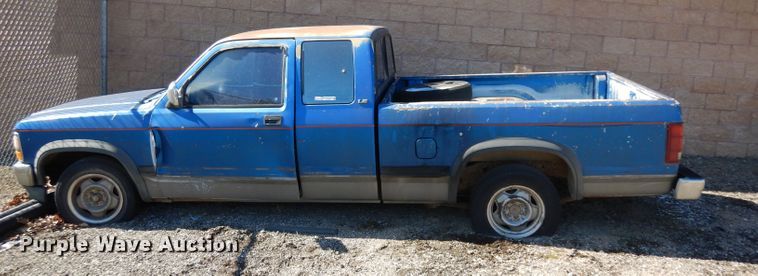 image for item ER9916 1992 Dodge Dakota Club Cab pickup truck