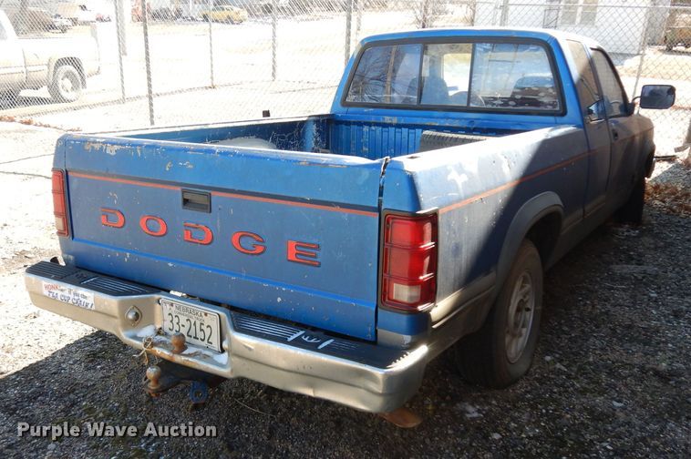 image for item ER9916 1992 Dodge Dakota Club Cab pickup truck