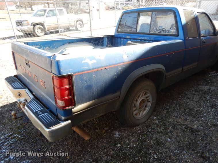 image for item ER9916 1992 Dodge Dakota Club Cab pickup truck