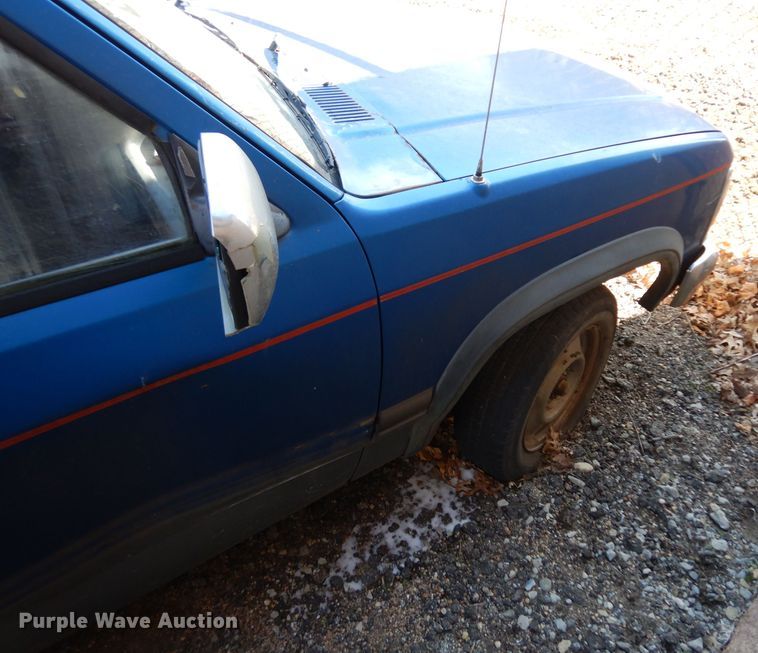 image for item ER9916 1992 Dodge Dakota Club Cab pickup truck