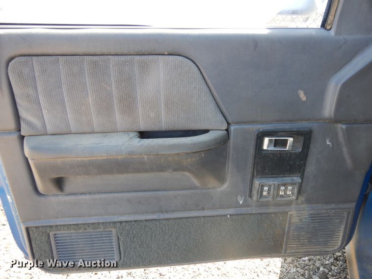 image for item ER9916 1992 Dodge Dakota Club Cab pickup truck