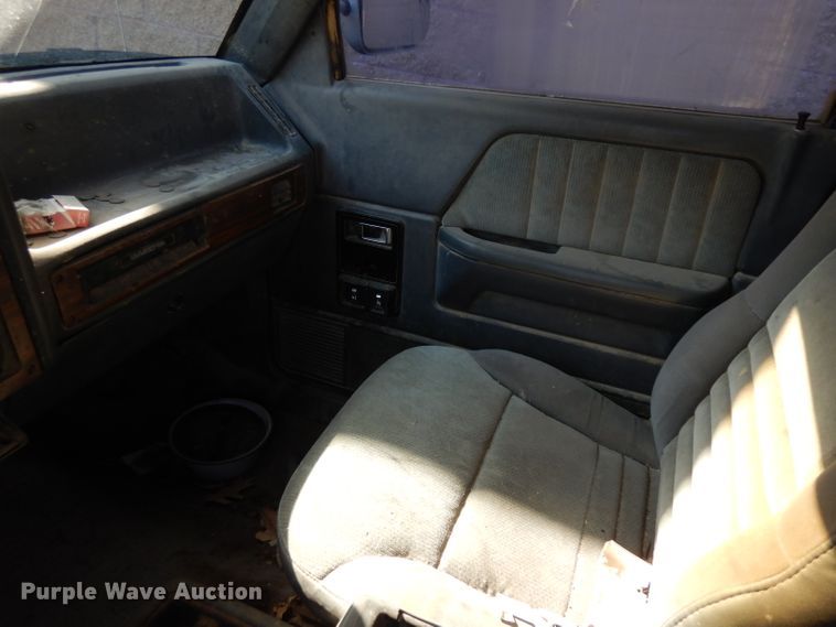 image for item ER9916 1992 Dodge Dakota Club Cab pickup truck