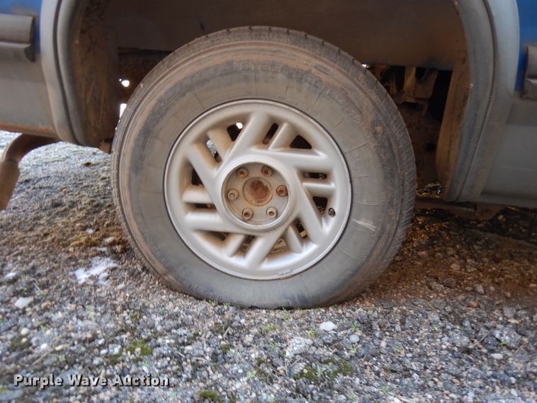 image for item ER9916 1992 Dodge Dakota Club Cab pickup truck