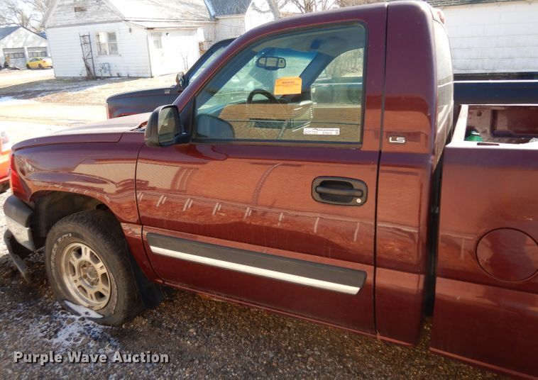 image for item ER9918 2003 Chevrolet Silverado 1500 pickup truck