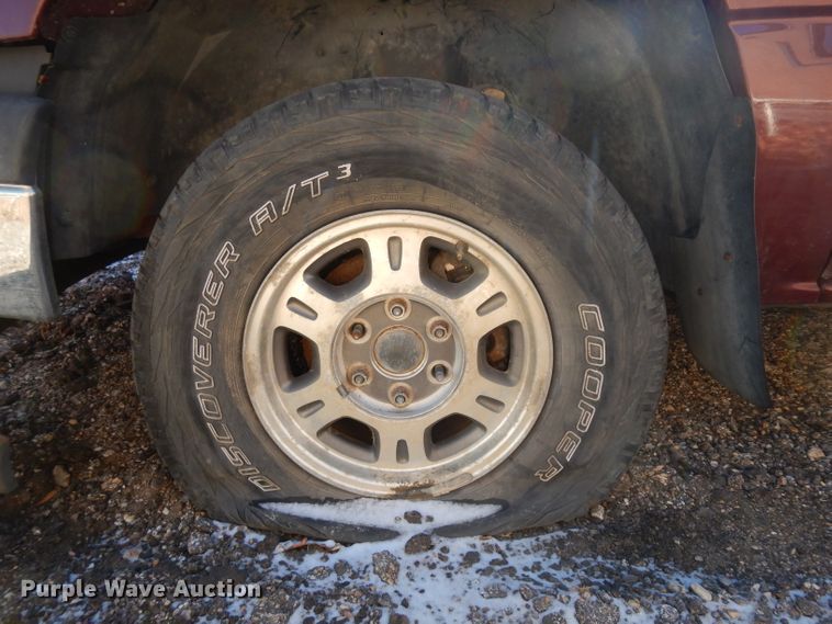 image for item ER9918 2003 Chevrolet Silverado 1500 pickup truck