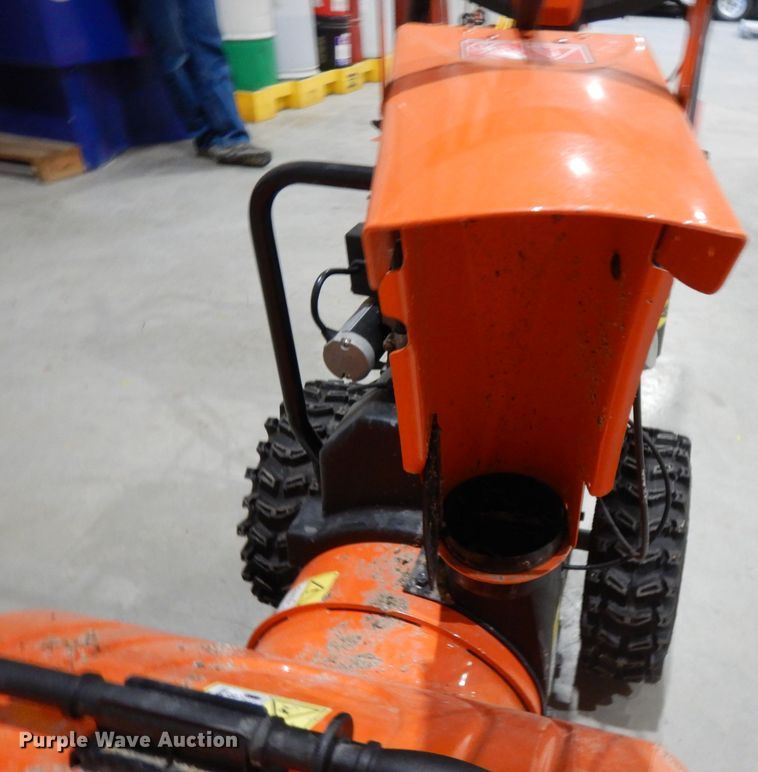 image for item ER9922 Husqvarna ST224 snow blower