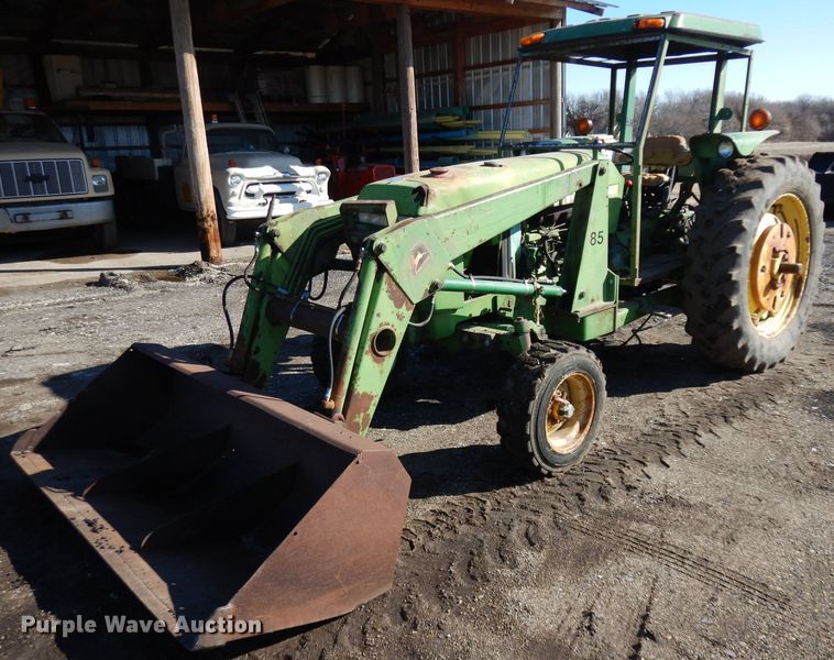 image for item ER9945 1984 John Deere 2350 tractor