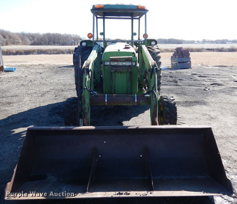 image for item ER9945 1984 John Deere 2350 tractor