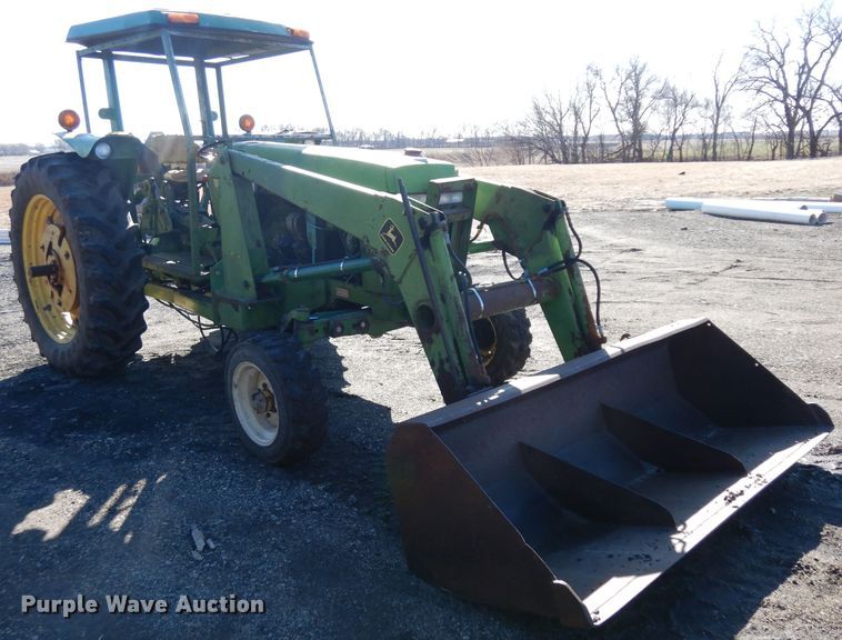 image for item ER9945 1984 John Deere 2350 tractor