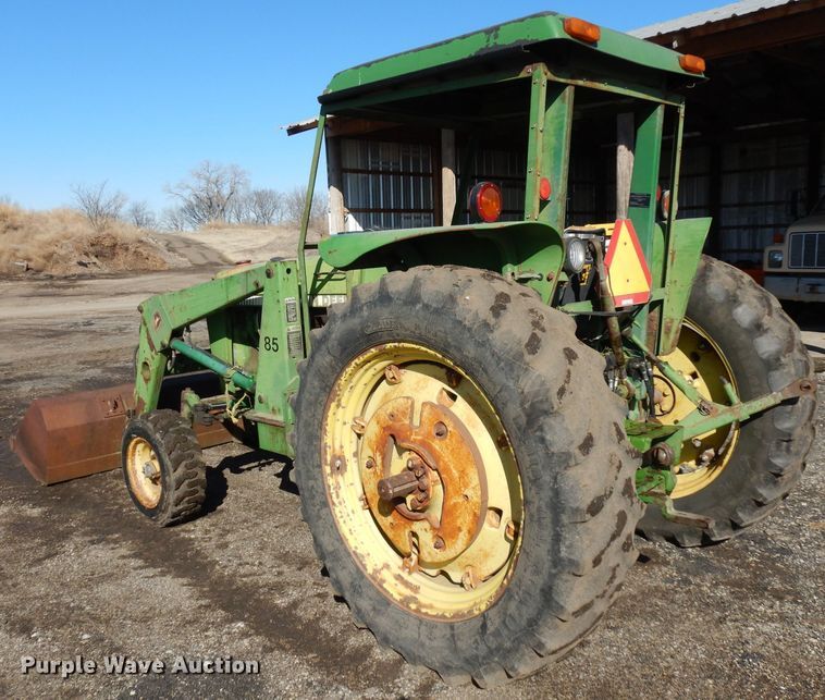 image for item ER9945 1984 John Deere 2350 tractor