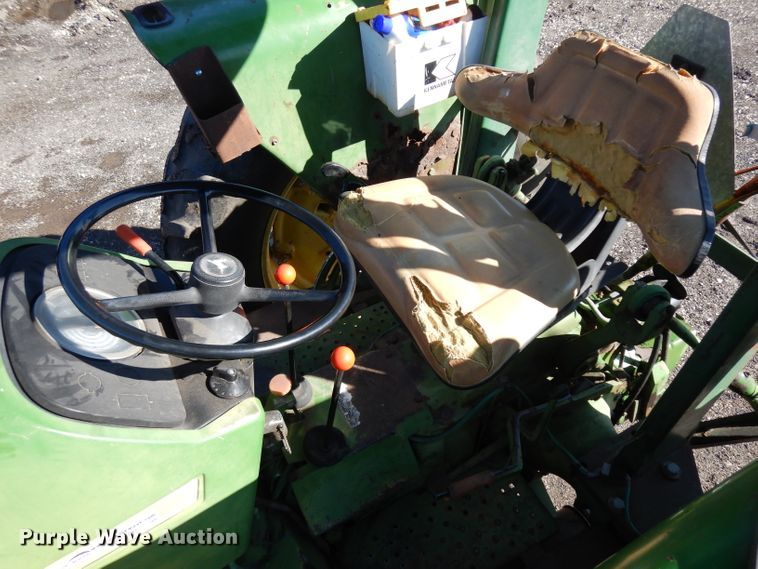 image for item ER9945 1984 John Deere 2350 tractor