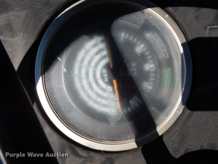 image for item ER9945 1984 John Deere 2350 tractor