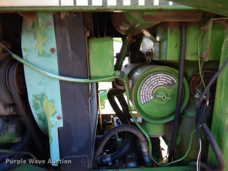 image for item ER9945 1984 John Deere 2350 tractor