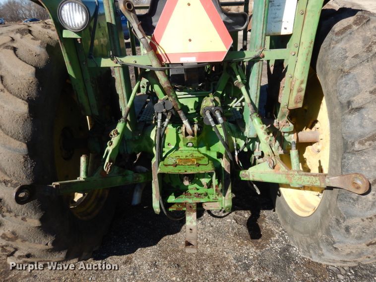image for item ER9945 1984 John Deere 2350 tractor