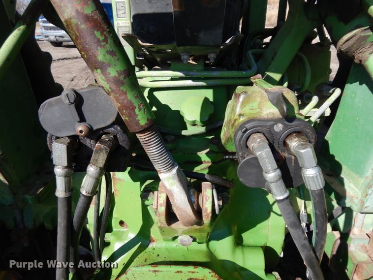 image for item ER9945 1984 John Deere 2350 tractor