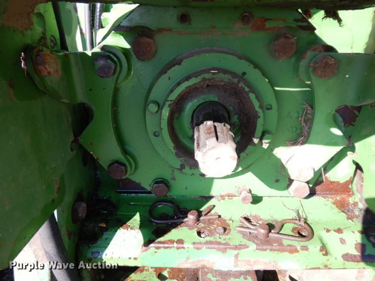 image for item ER9945 1984 John Deere 2350 tractor