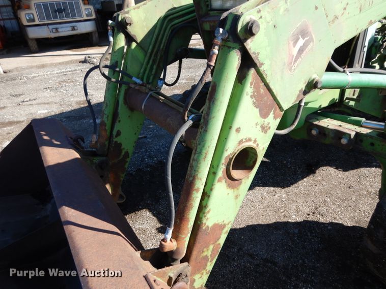 image for item ER9945 1984 John Deere 2350 tractor