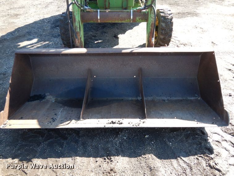 image for item ER9945 1984 John Deere 2350 tractor