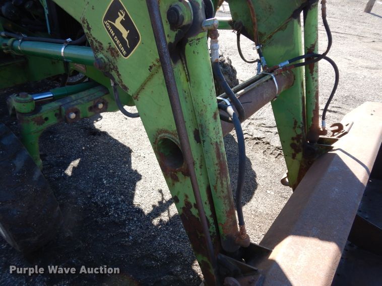 image for item ER9945 1984 John Deere 2350 tractor