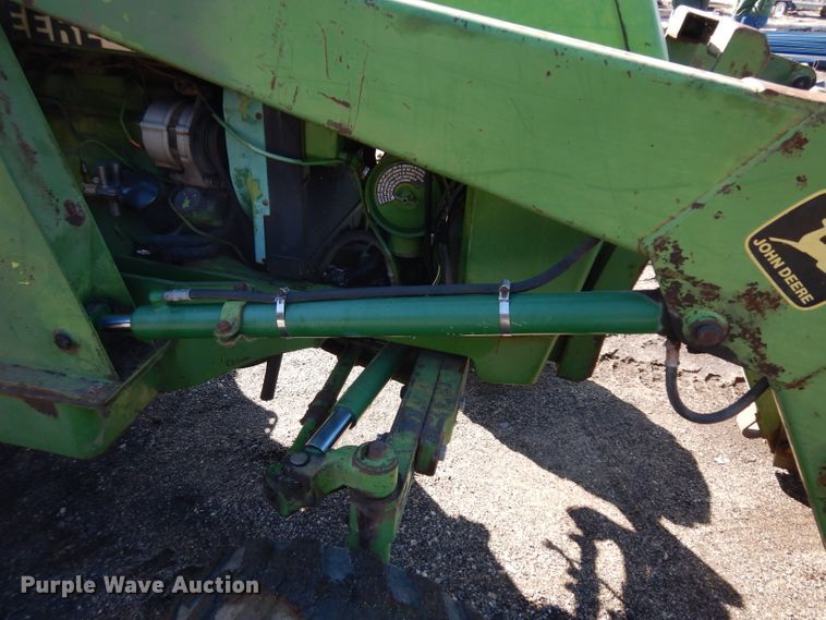 image for item ER9945 1984 John Deere 2350 tractor