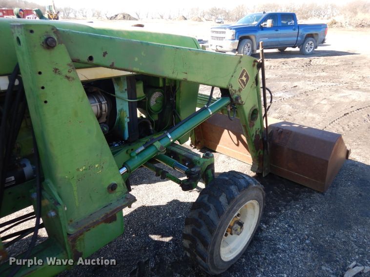 image for item ER9945 1984 John Deere 2350 tractor