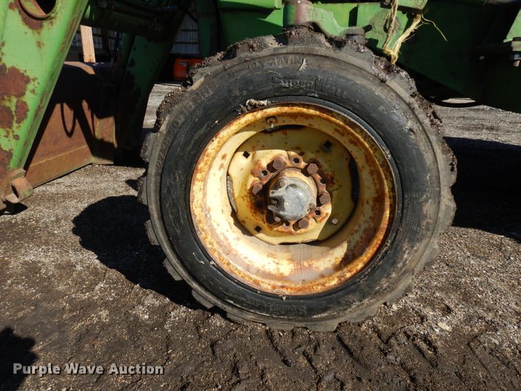 image for item ER9945 1984 John Deere 2350 tractor