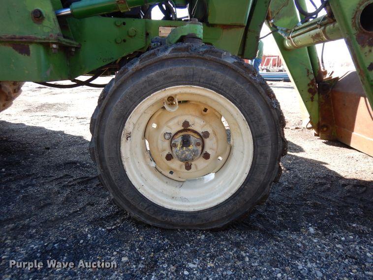 image for item ER9945 1984 John Deere 2350 tractor