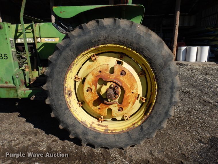 image for item ER9945 1984 John Deere 2350 tractor