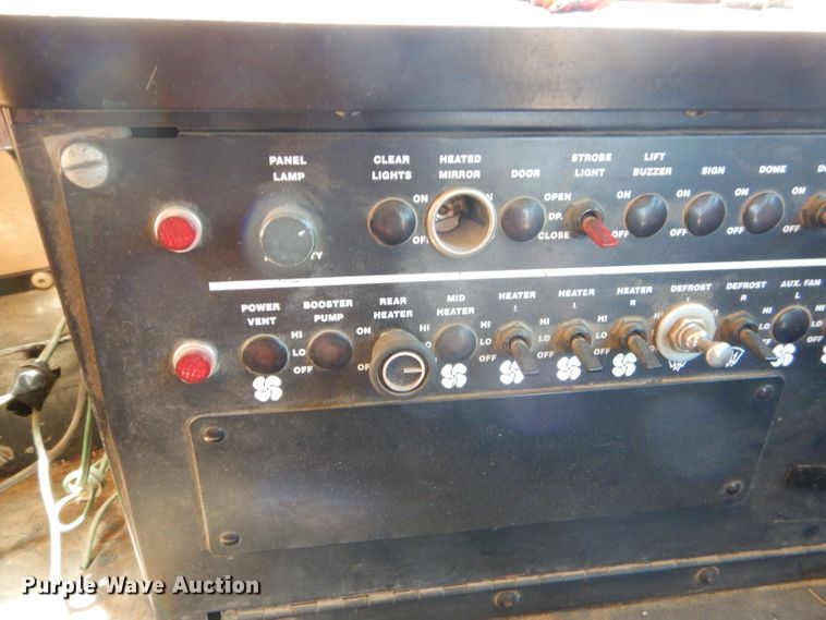 image for item FC9833 1995 International 3800 school bus