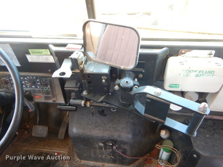 image for item FC9833 1995 International 3800 school bus