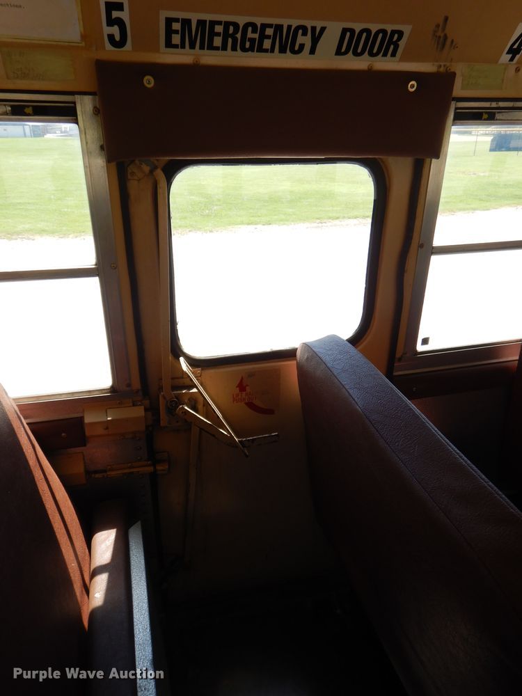 image for item FC9833 1995 International 3800 school bus