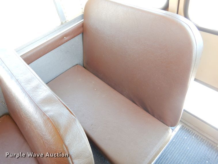 image for item FC9833 1995 International 3800 school bus