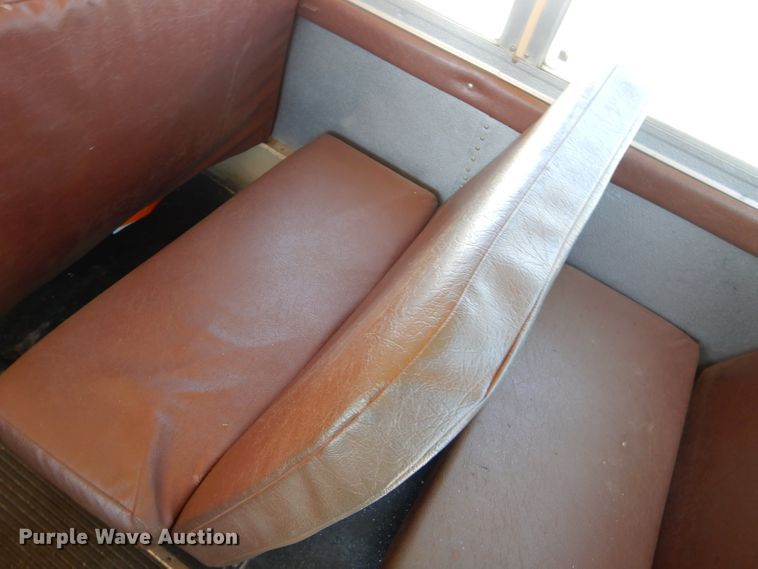 image for item FC9833 1995 International 3800 school bus