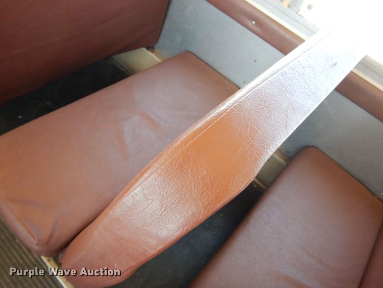 image for item FC9833 1995 International 3800 school bus