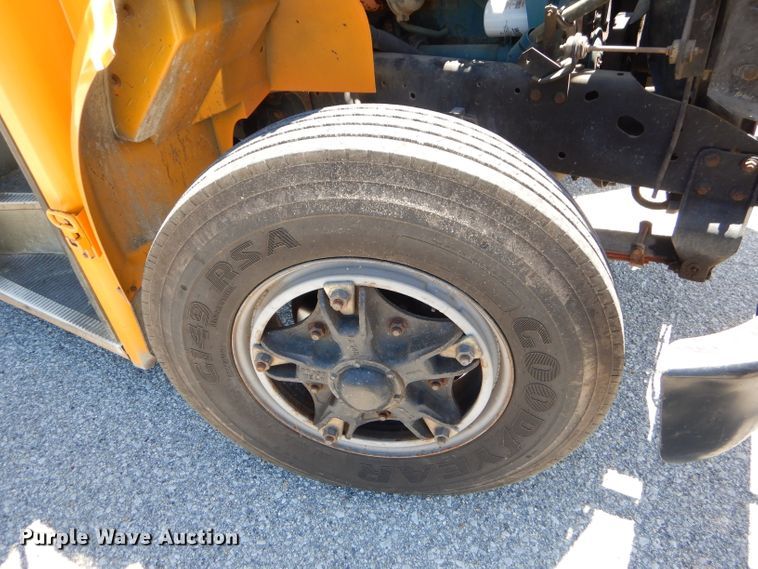 image for item FC9833 1995 International 3800 school bus